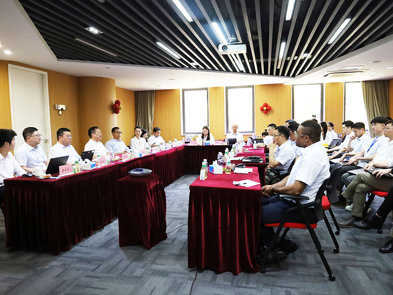 二十一载 智造未来丨贺40001百老汇股份廿一诞辰，再启新篇
