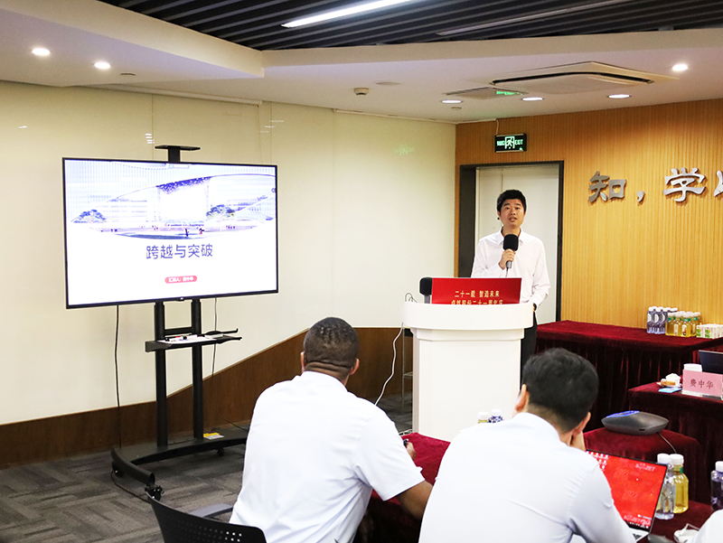 二十一载 智造未来丨贺40001百老汇股份廿一诞辰，再启新篇