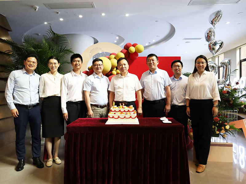 二十一载 智造未来丨贺40001百老汇股份廿一诞辰，再启新篇